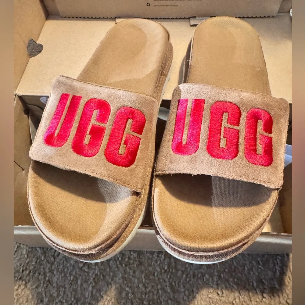UGG SLIDE - Picture 1 of 4